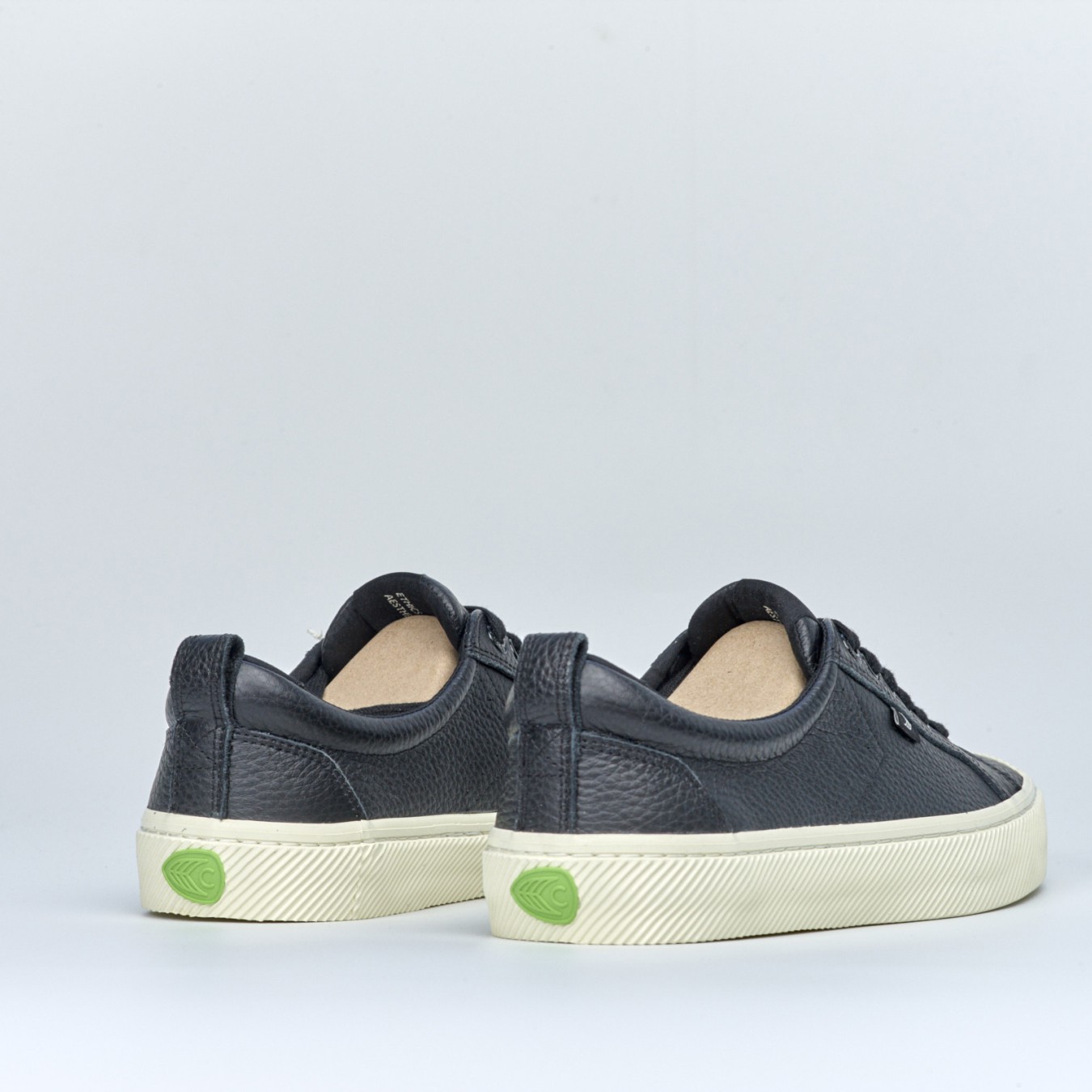 Cariuma OCA Low Premium Leather