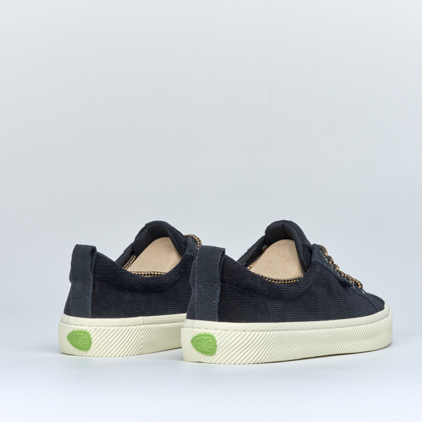 Cariuma OCA Low Corduroy