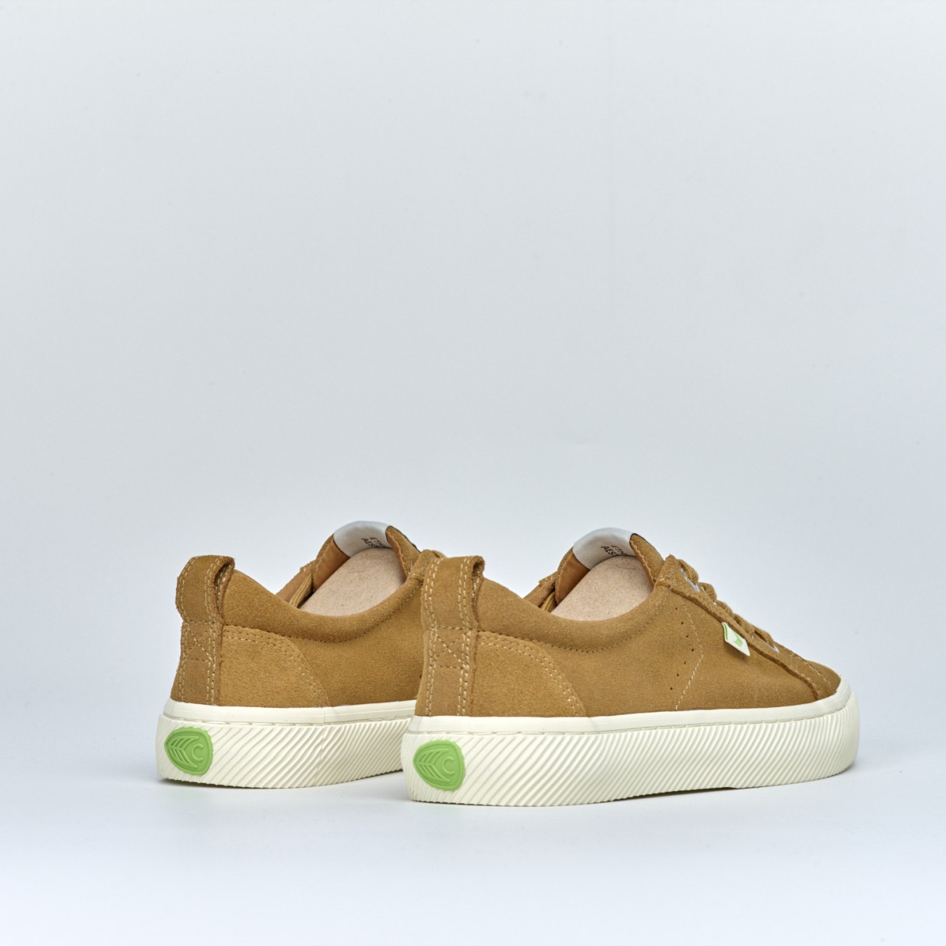 Cariuma OCA Low Suede W