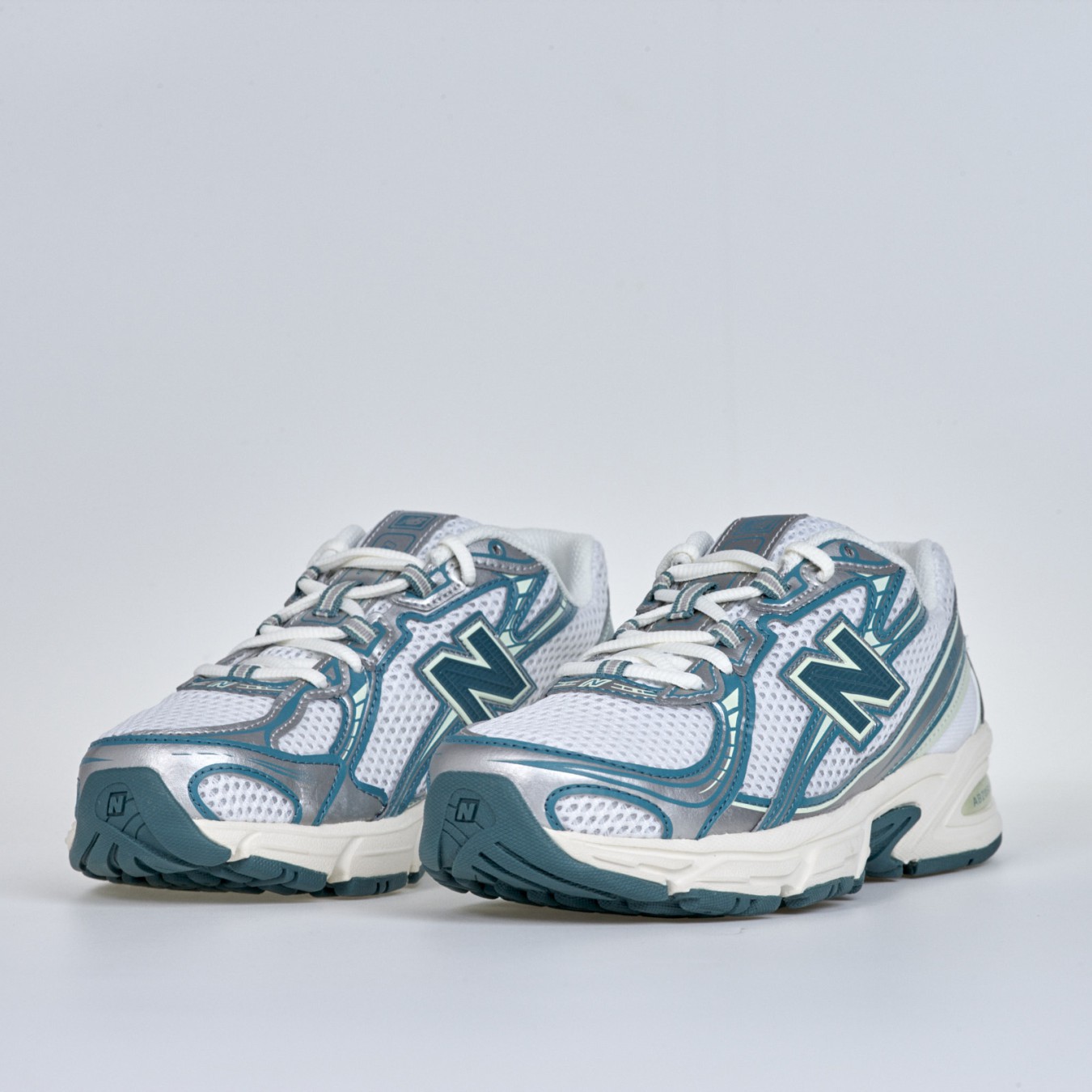 New Balance 740