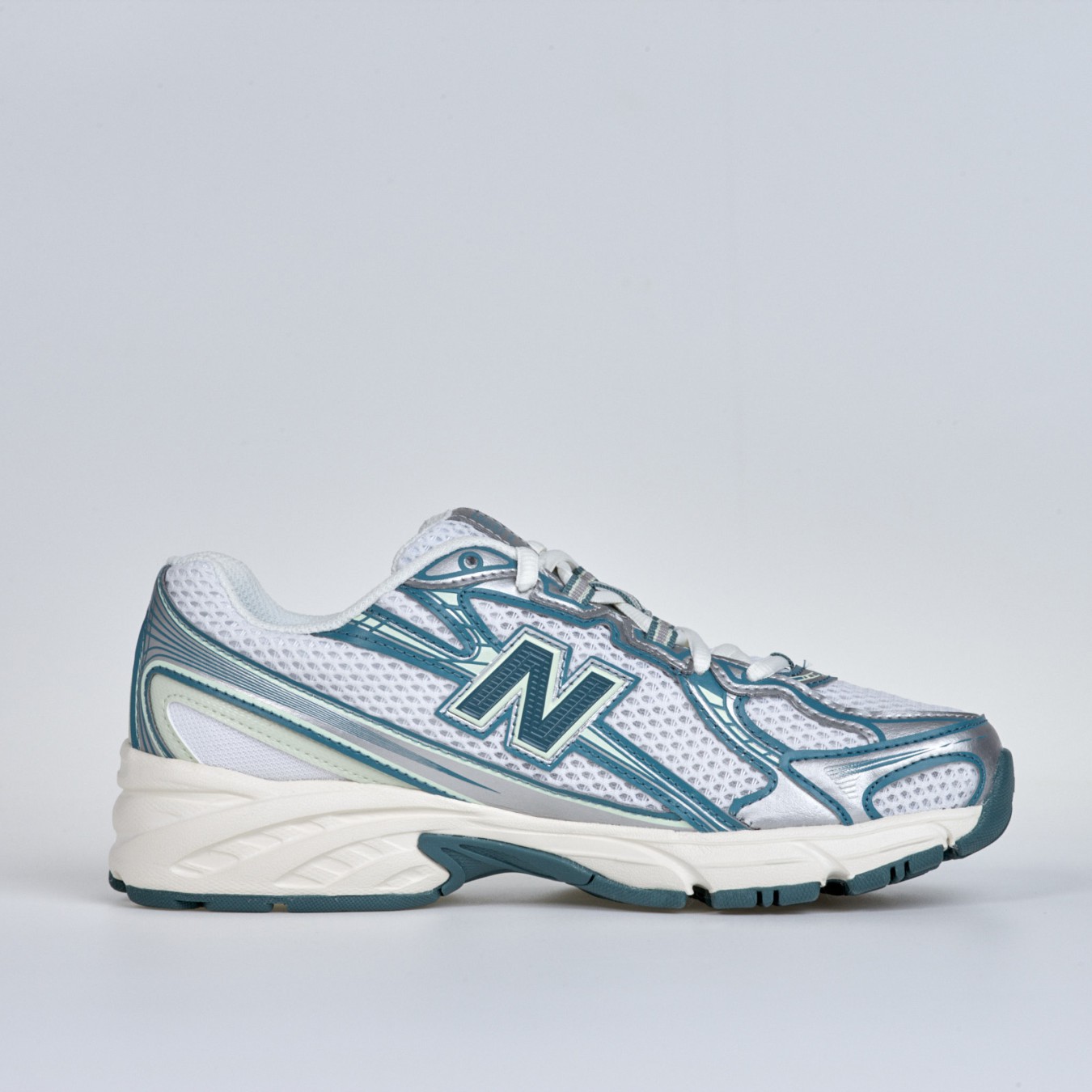 New Balance 740