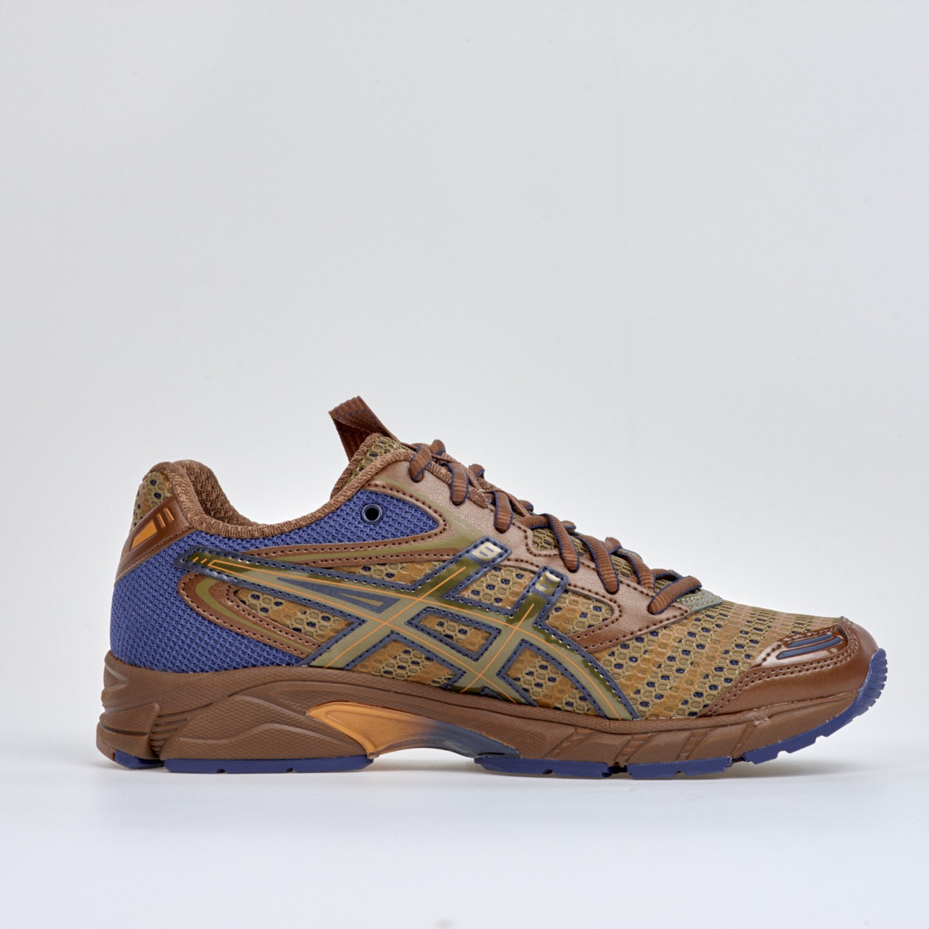 ASICS UB9-S GEL-DS Trainer 14