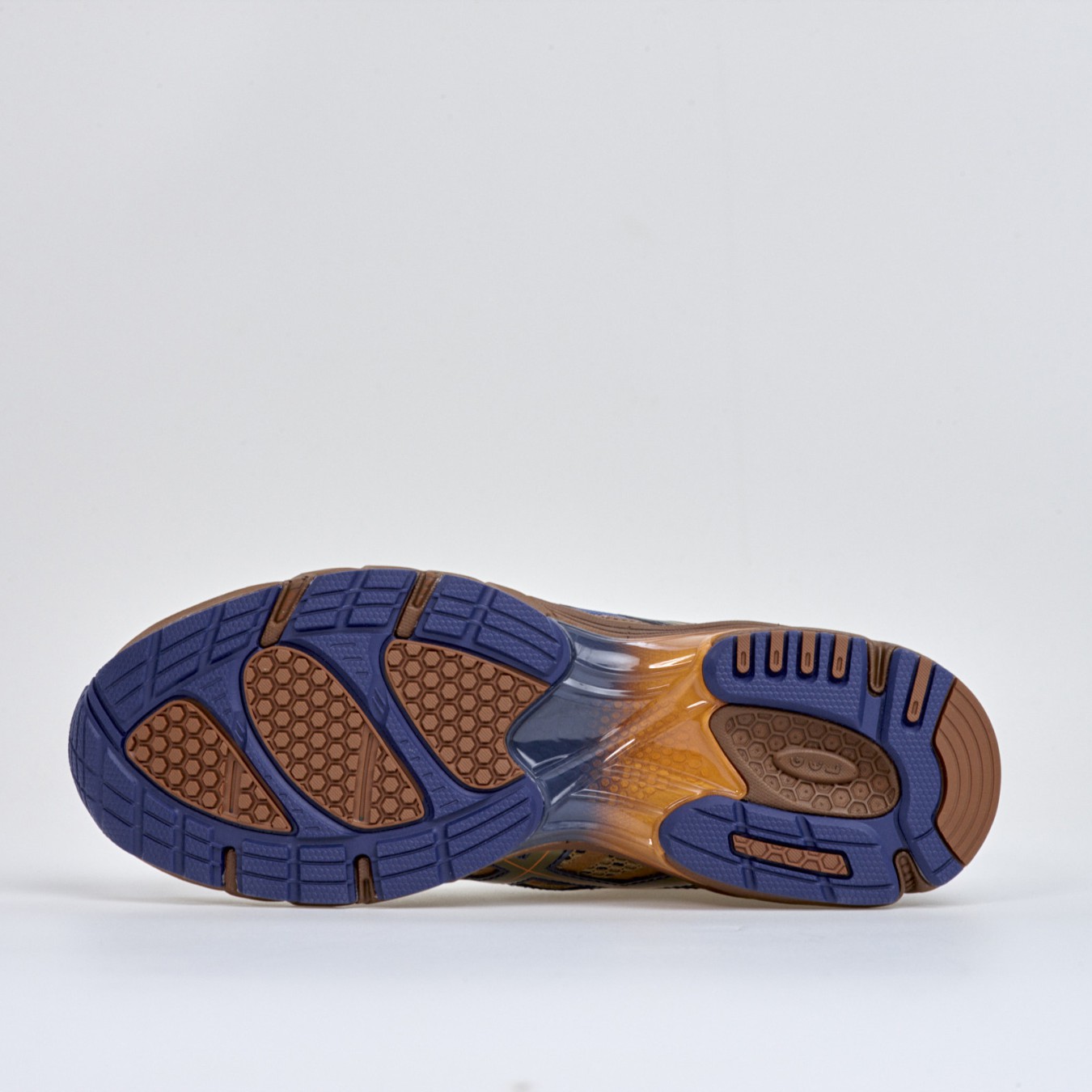 ASICS UB9-S GEL-DS Trainer 14
