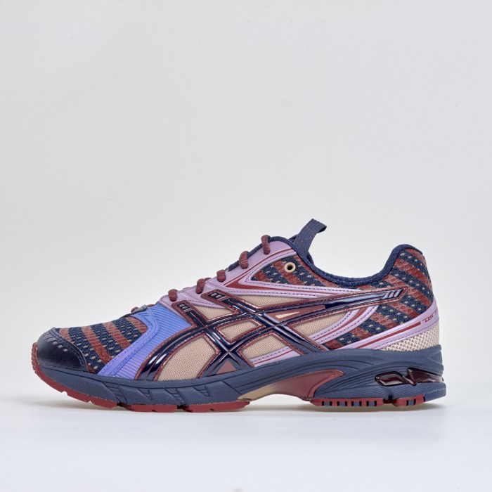 ASICS UB9-S GEL-DS Trainer 14