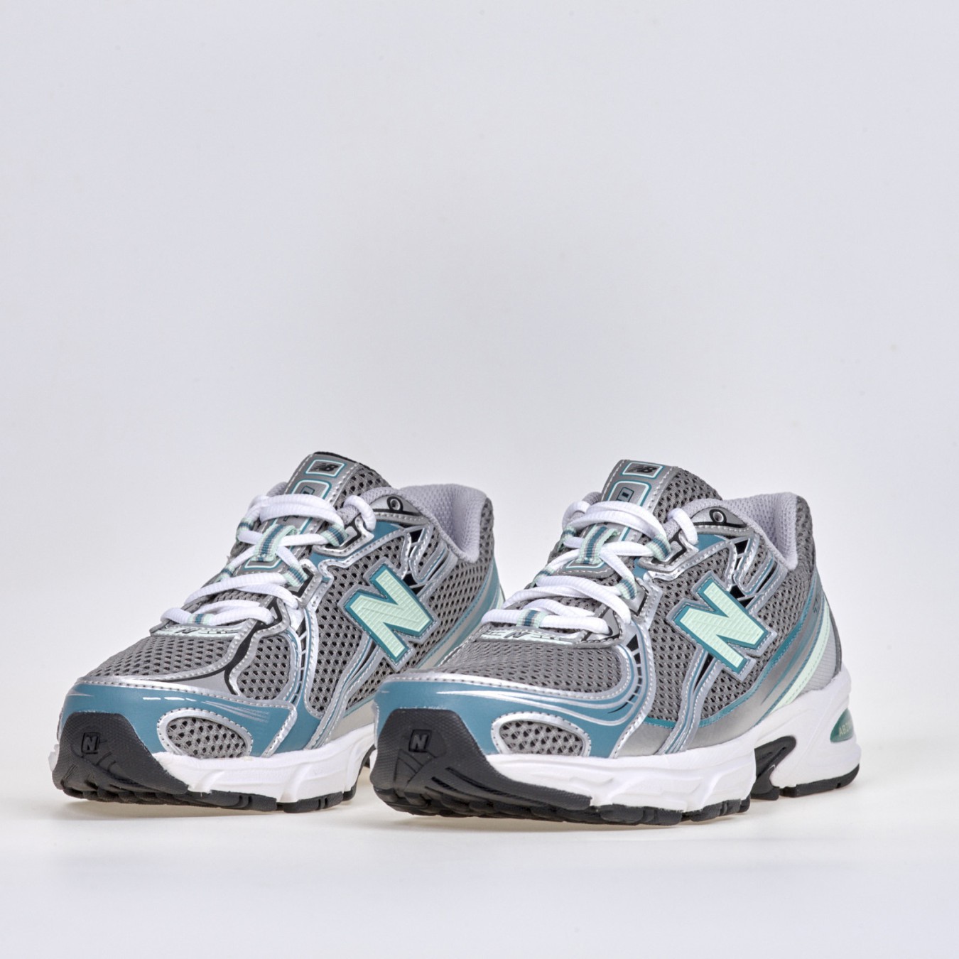 New Balance 740