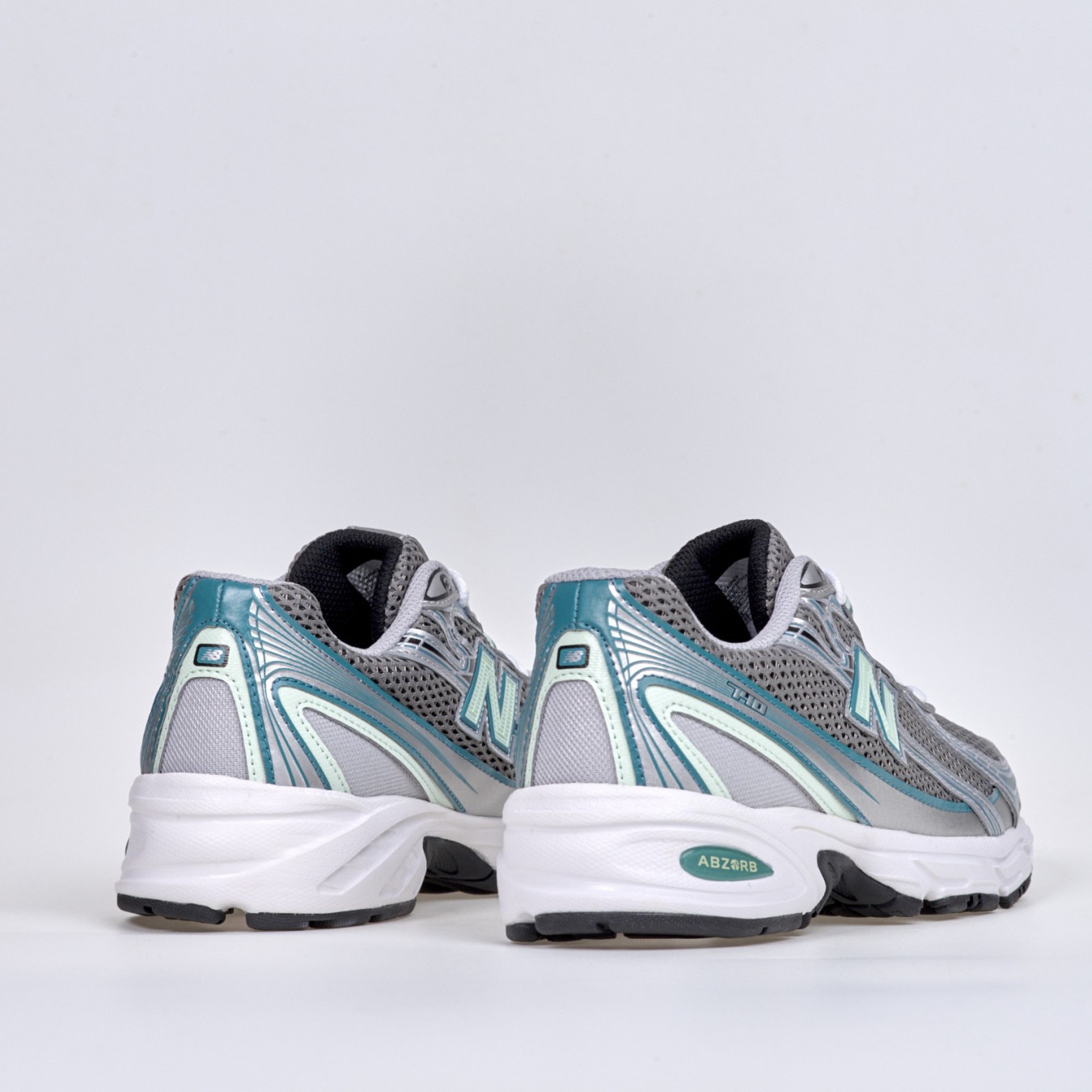 New Balance 740