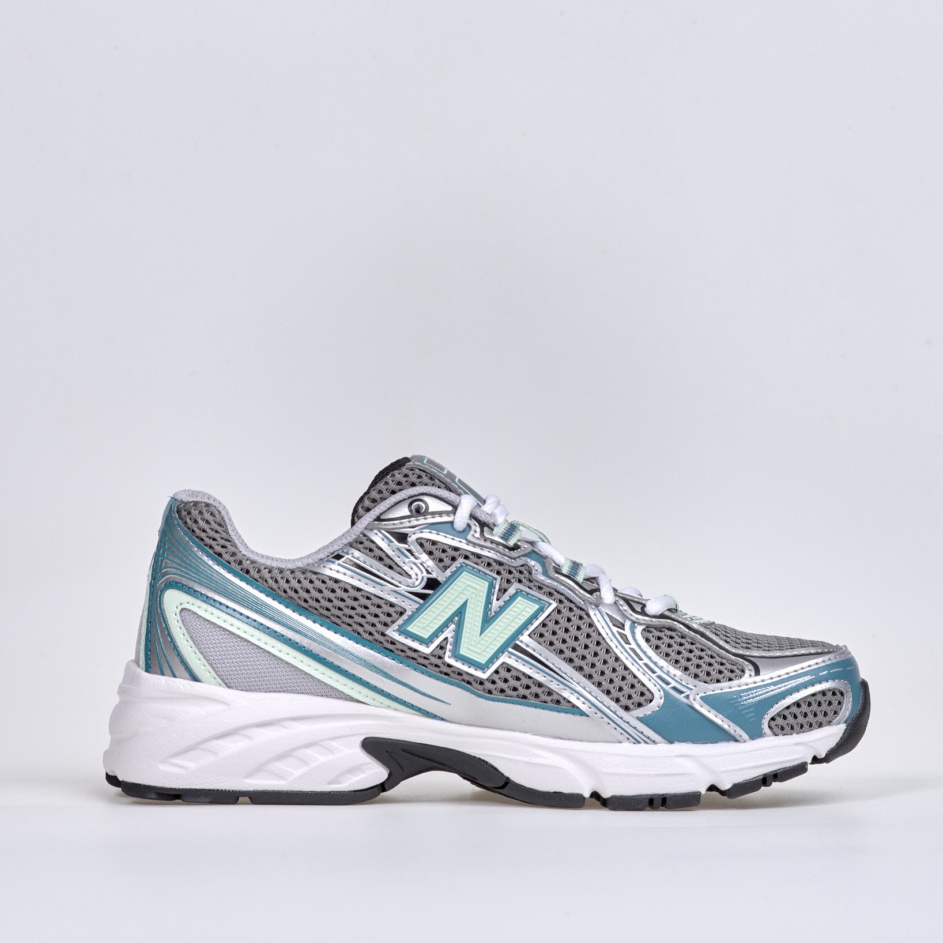 New Balance 740