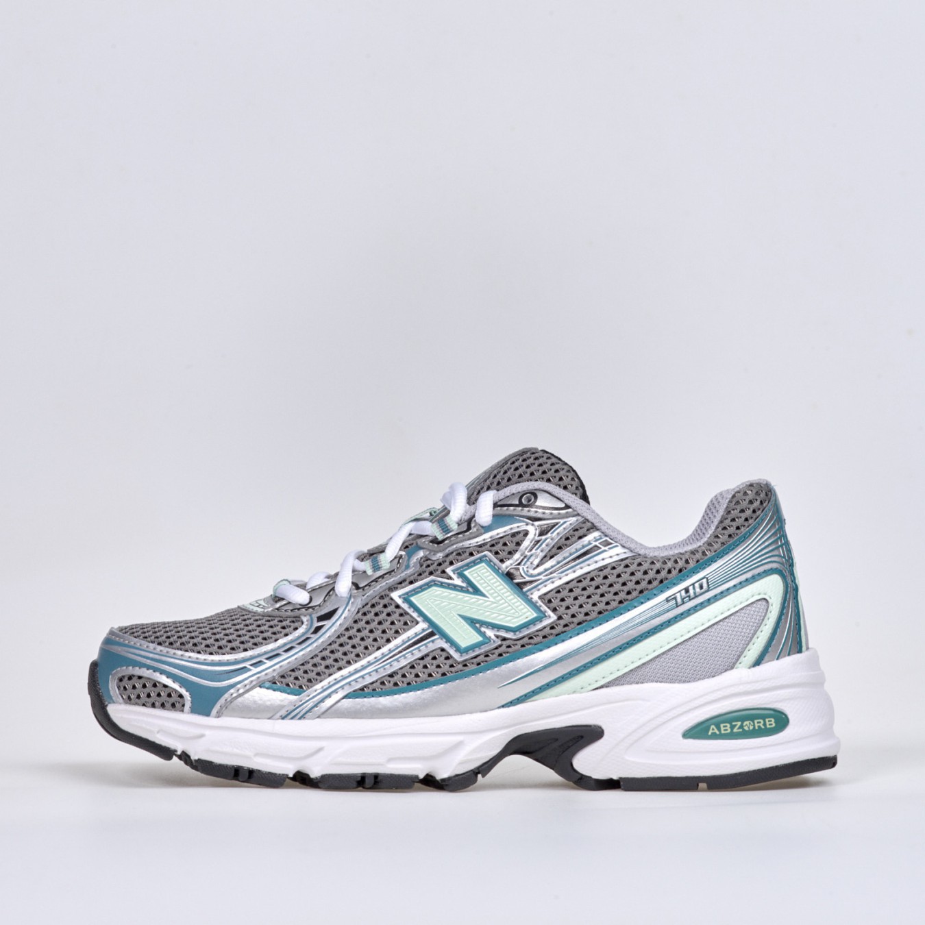 New Balance 740