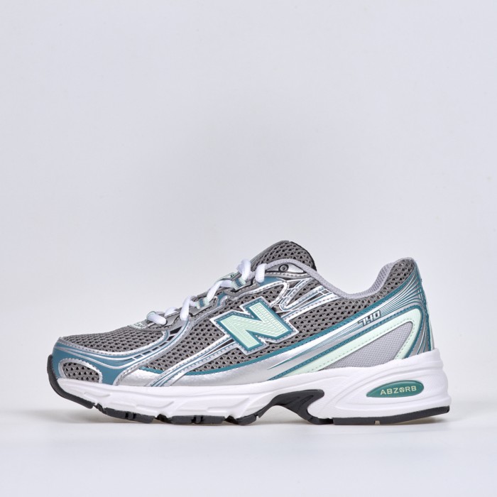 New Balance 740