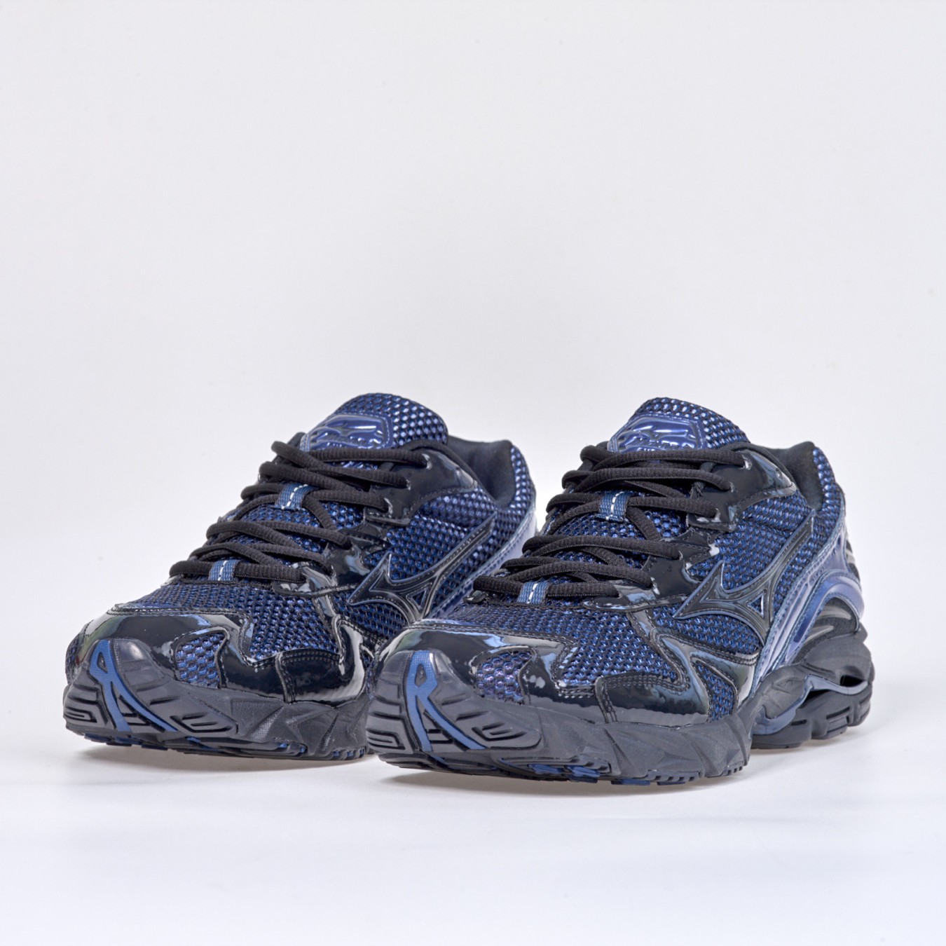 Mizuno x END. Wave Rider 10 'North Sea' 
