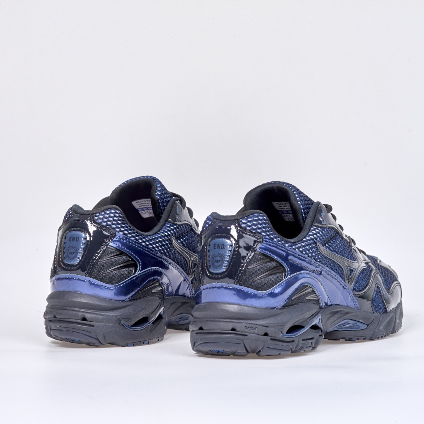 Mizuno x END. Wave Rider 10 'North Sea' 