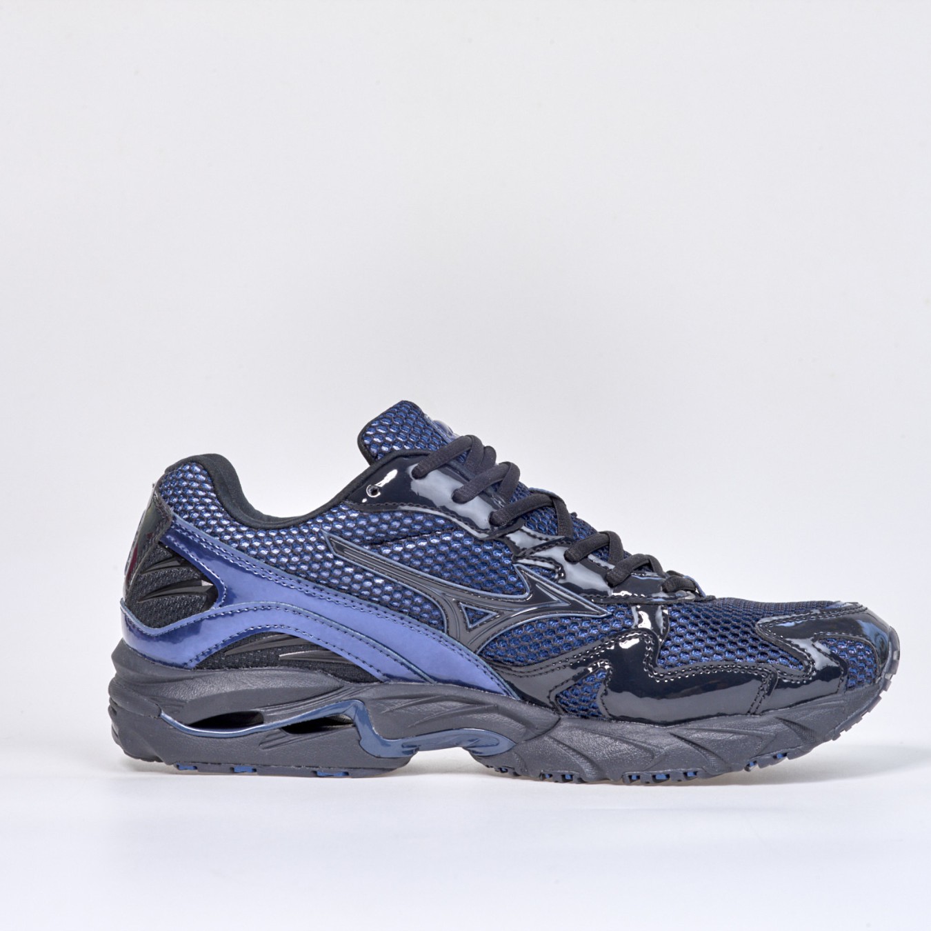 Mizuno x END. Wave Rider 10 'North Sea' 