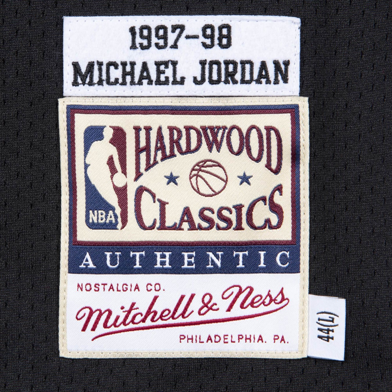 Mitchell & Ness Authentic Jersey Chicago Bulls Alternate 1997-98 Michael Jordan