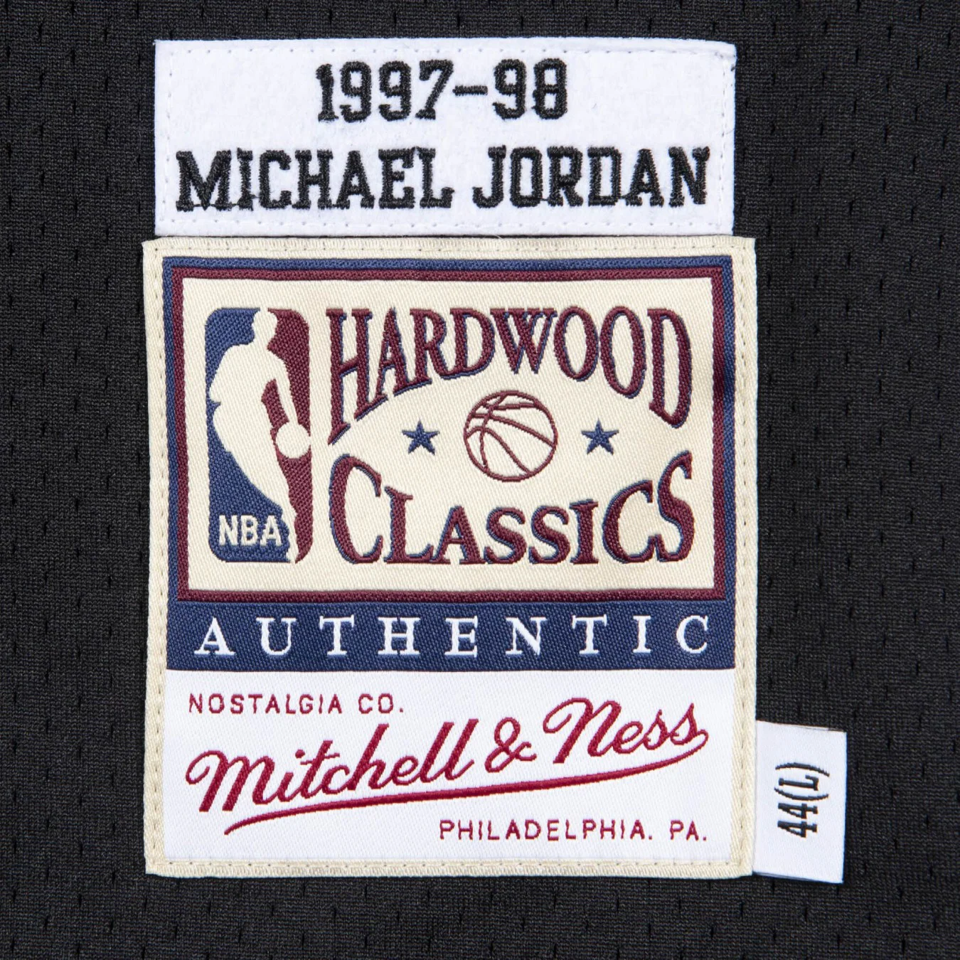 Mitchell & Ness Authentic Jersey Chicago Bulls Alternate 1997-98 Michael Jordan