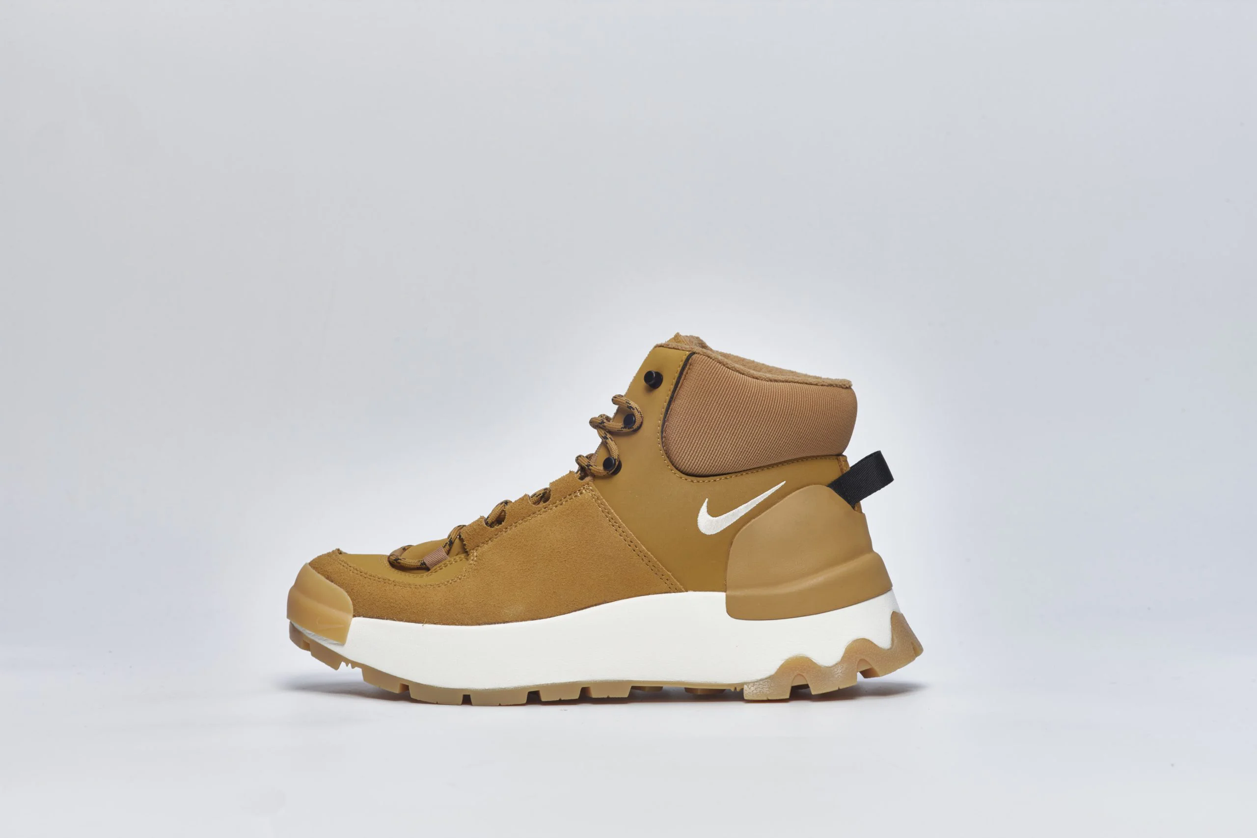 Women's Nike City Classic Boot Size 9 Wheat/Sail-Black