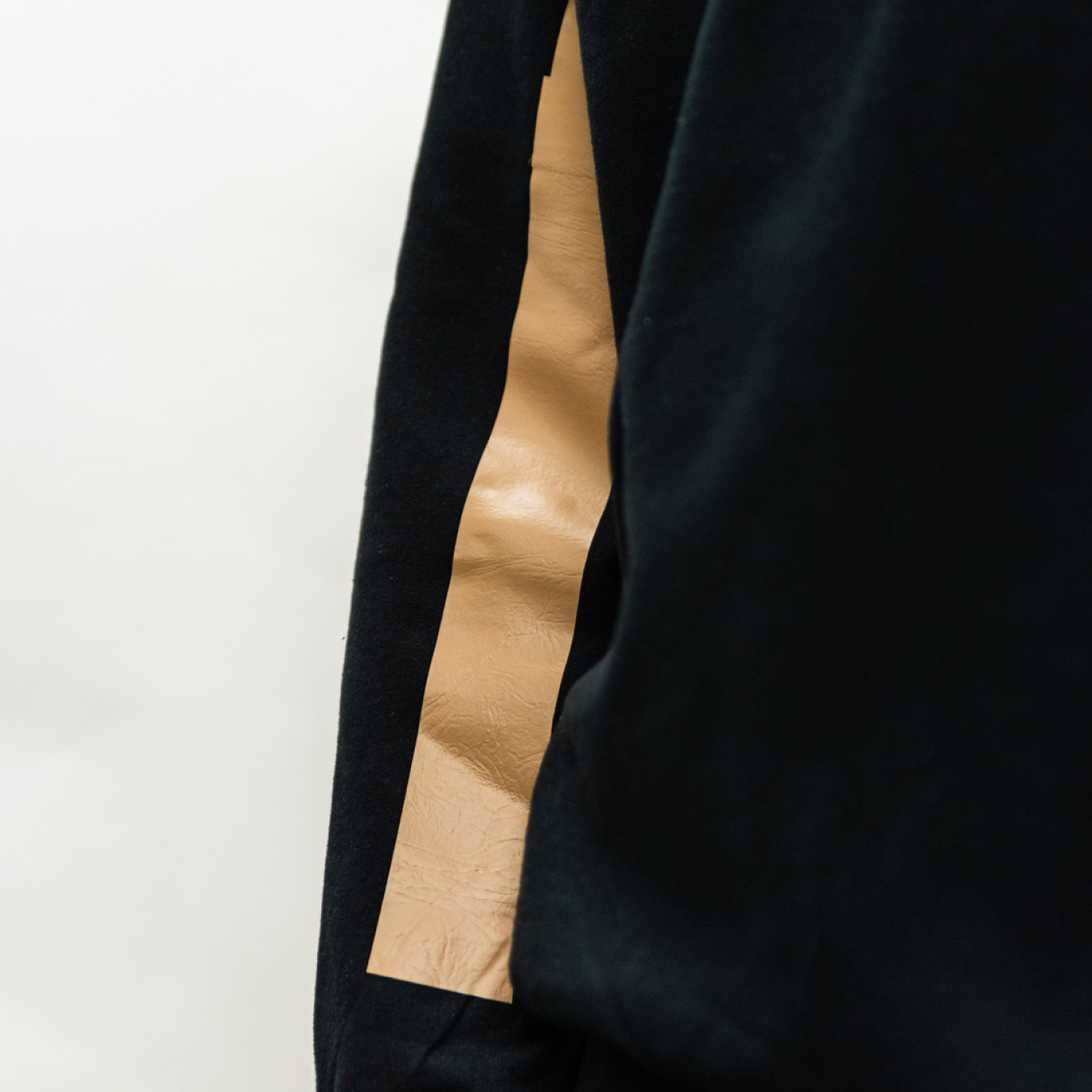 MiDNIGHT Goya Sweater
