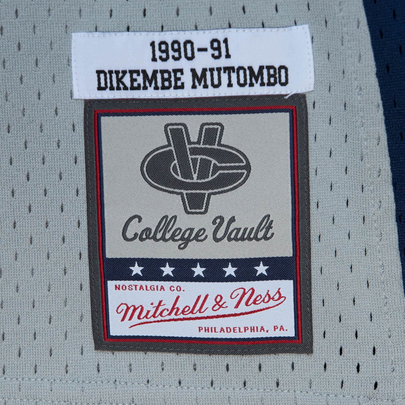 Mitchell & Ness Swingman Jersey Georgetown University 1990 Dikembe Mutombo