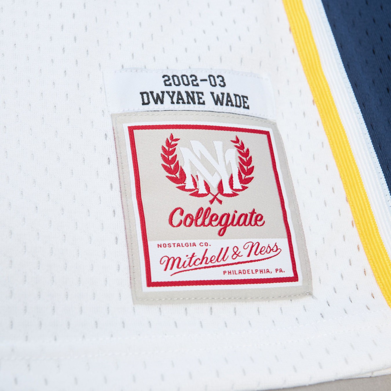Mitchell & Ness Swingman Jersey Marquette University White 2002 Dwyane Wade